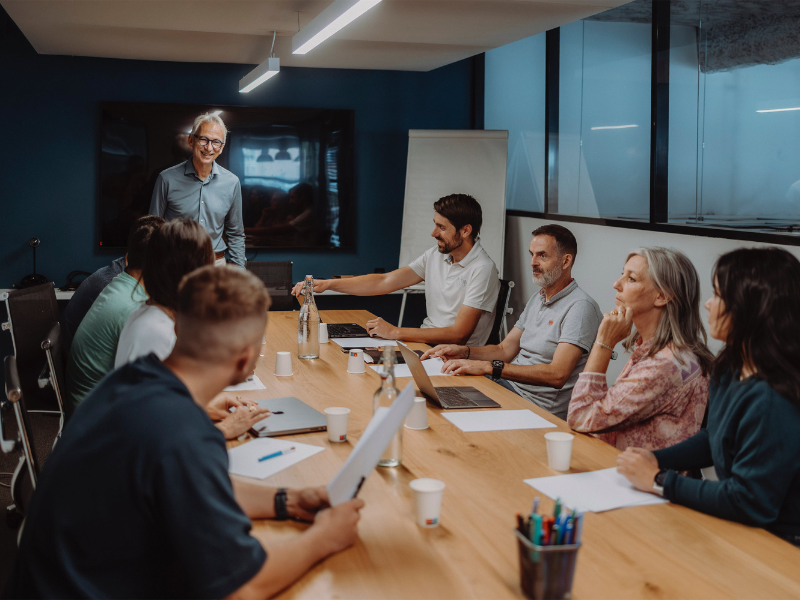 Salle-de-reunion-animee-Centre-BURO-Club-Partner-Annecy