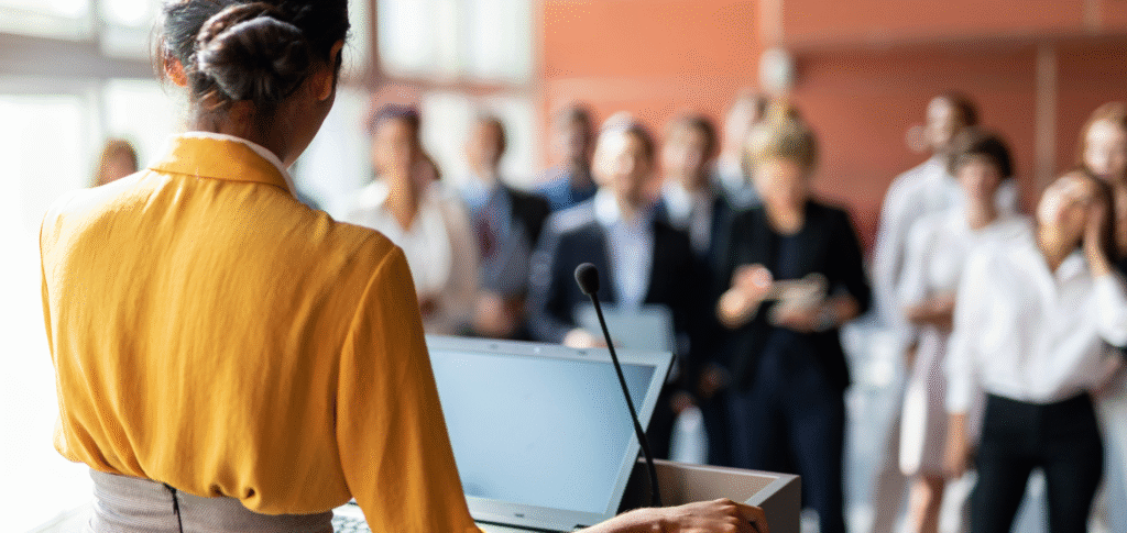 Parler en public : 5 astuces pour maîtriser l'art oratoire