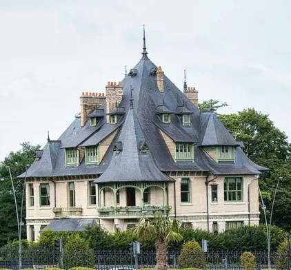 Prestigious building with typical Champagne architecture, reflecting the elegance and cachet of real estate in Reims.
