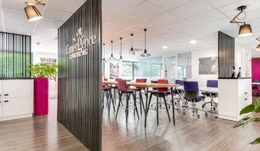 Espace de coworking moderne et convivial « Emergence » avec bureaux partagés au centre d'affaires BURO Club Partner Boulogne.