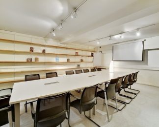 Grande salle de réunion dans le centre d'affaires BURO Club Rueil Malmaison