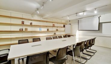 Grande salle de réunion dans le centre d'affaires BURO Club Rueil Malmaison