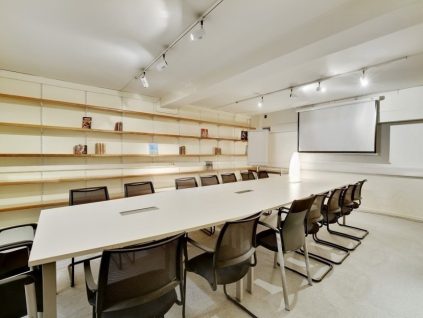 Grande salle de réunion dans le centre d'affaires BURO Club Rueil Malmaison