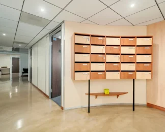 Espace boîtes aux lettres pour la domiciliation d'entreprise au centre d'affaires BURO Club Nancy
