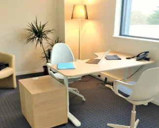 Location de bureau privatif équipé et lumineux au centre d'affaires BURO Club Vannes.