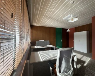 Bureaux équipés et lumineux deux postes dans le centre d'affaires BURO Club Dijon Cap Nord