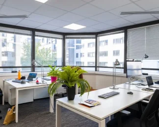 Bureau privatif équipé de 33m² et très lumineux avec vue dégagée, disponible à la location au centre d'affaires de Boulogne.