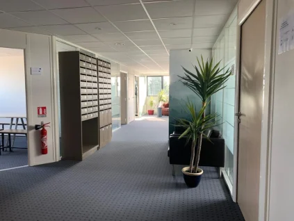 Espace d'accueil et boîtes aux lettres dédiés à la domiciliation d'entreprises chez BURO Club Vannes