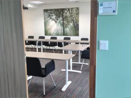 Entrée de la salle de réunion Belle-Île disponible à la location au BURO Club Vannes.