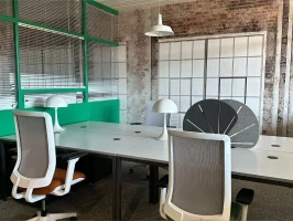 Double poste de travail éclairé dans le centre d'affaires BURO Club Dijon Cap Nord