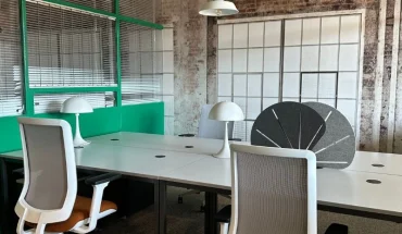 Double poste de travail éclairé dans le centre d'affaires BURO Club Dijon Cap Nord