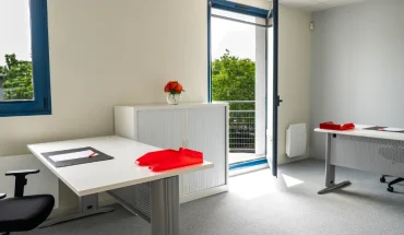Bureau fermé de deux postes avec balcon au centre d'affaires BURO Club Le Mans