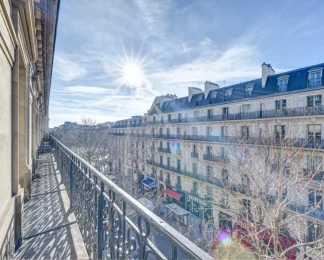 Balcon centre Paris Champs Elysées