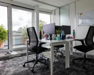 Bureau 11m² 3 postes avec terrasse - BURO Club Issy les Moulineaux