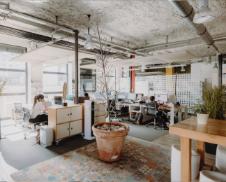 Espace de coworking lumineux - Centre BURO Club Partner Annecy